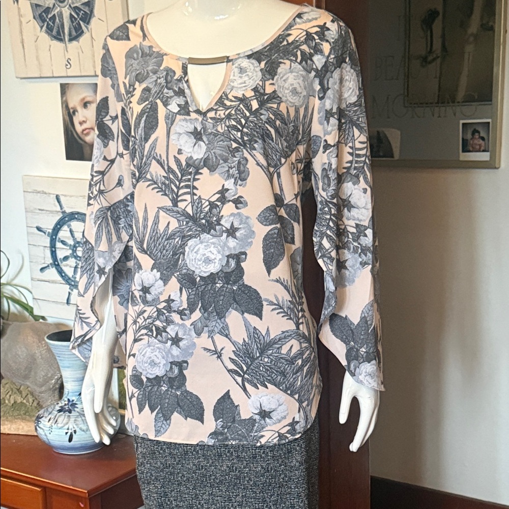 Zac & Rachel size large Floral Print Women's Top with slit sleeves flowy/light